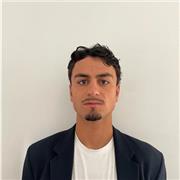 Titulado con master y amante de la lengua Francesa dispuesto a enseñar y ayudar.